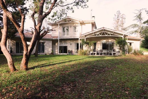 Maison de luxe à Sainte-Eulalie, Gironde