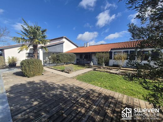 Luxury home in Fontenilles, Upper Garonne