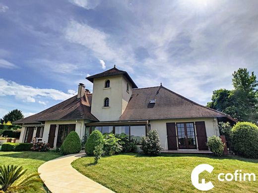 Luxus-Haus in Montardon, Pyrénées-Atlantiques