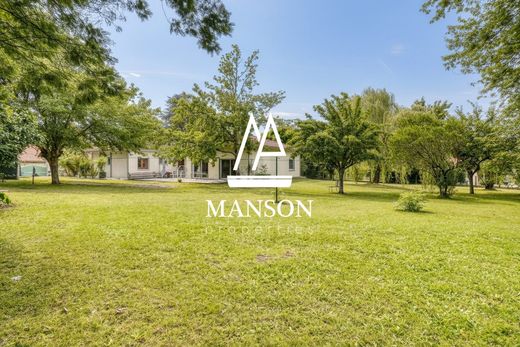 Luxury home in Sainte-Eulalie, Gironde