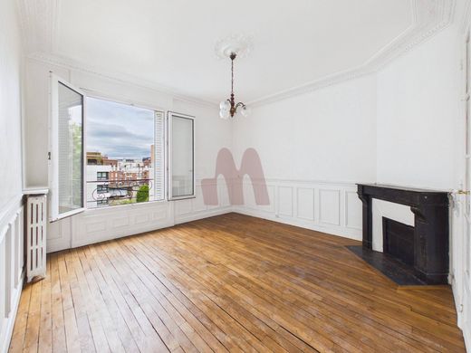 Apartment / Etagenwohnung in Issy-les-Moulineaux, Hauts-de-Seine