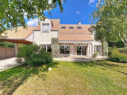 Luxury home in Éragny, Val d'Oise