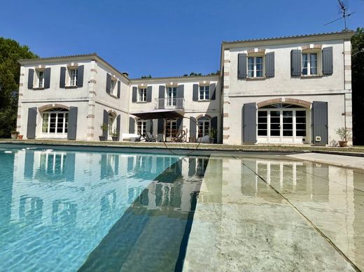 Luxury home in Saint-Yrieix-sur-Charente, Charente