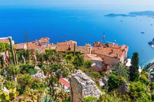 Apartment / Etagenwohnung in Èze, Alpes-Maritimes