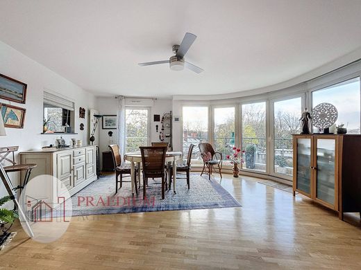 Apartment / Etagenwohnung in Montrouge, Hauts-de-Seine