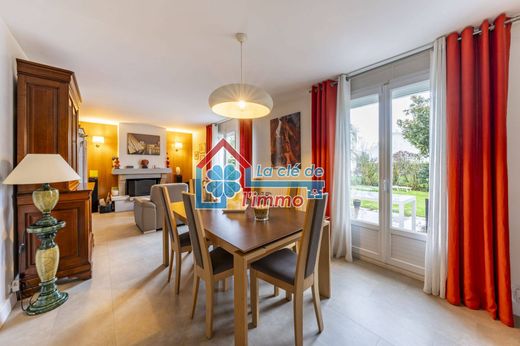 Luxe woning in Moissy-Cramayel, Seine-et-Marne