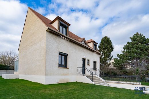 Luxury home in Les Clayes-sous-Bois, Yvelines