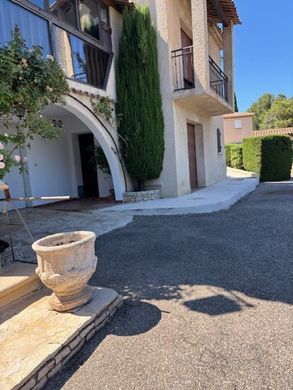 Casa di lusso a Bouc-Bel-Air, Bocche del Rodano
