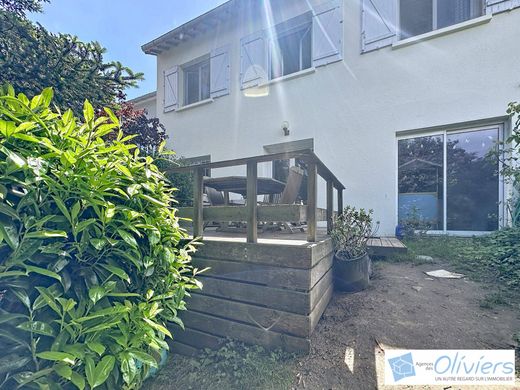 Luxury home in Magny-les-Hameaux, Yvelines