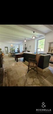 منزل ﻓﻲ Saint-Dizant-du-Gua, شارنت البحرية