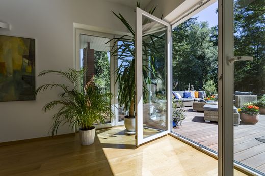 Apartment in Le Plessis-Robinson, Hauts-de-Seine