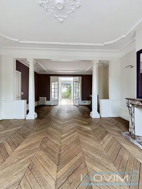 Luxury home in Dunkirk, North