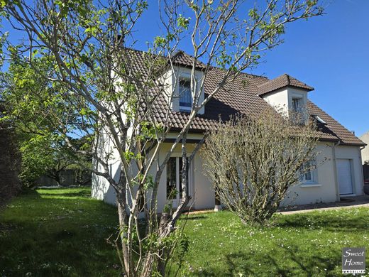 Luxury home in Magny-les-Hameaux, Yvelines
