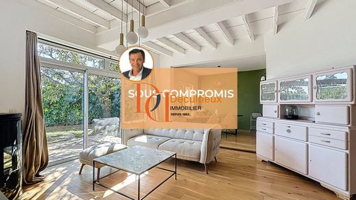 Casa di lusso a Saint-Genis-les-Ollières, Rhône