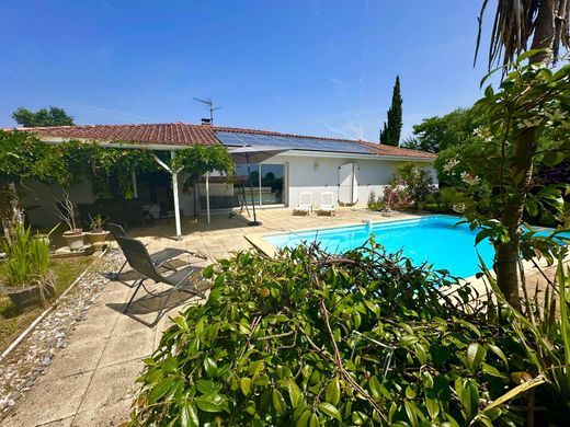 Luxe woning in Saint-Vincent-de-Paul, Landes