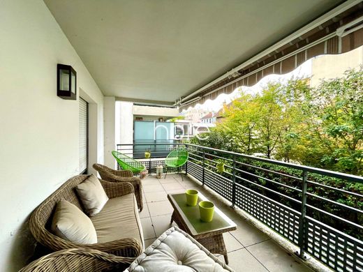 Apartment in Courbevoie, Hauts-de-Seine