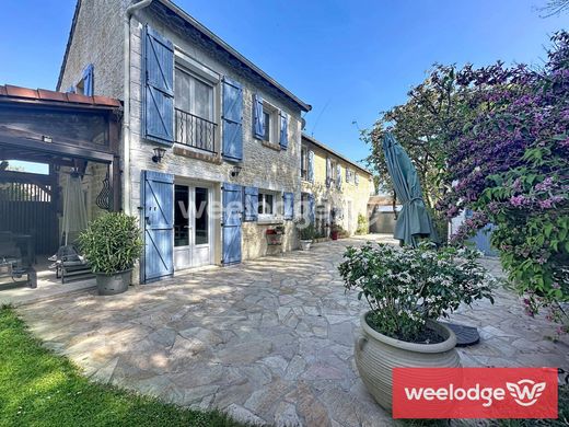 Luxury home in Jouy-le-Moutier, Val d'Oise
