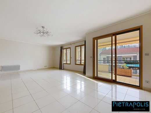 Apartment in Charbonnières-les-Bains, Rhône