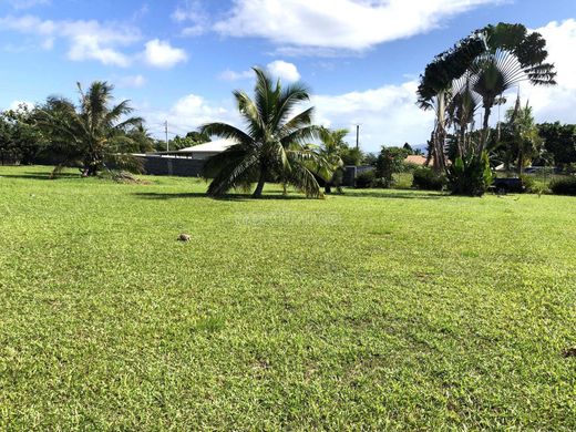 Land in Tohautu, Îles du Vent