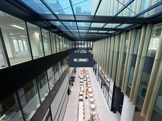 مكتب ﻓﻲ ليل, North