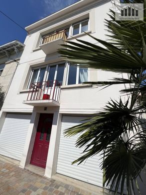 Luxus-Haus in Le Bouscat, Gironde