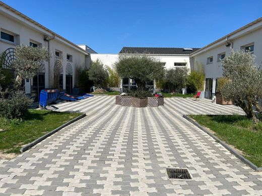 Champagne-sur-Oise, Val d'Oiseのアパートメント