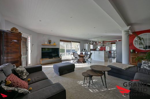 Luxus-Haus in Canéjan, Gironde