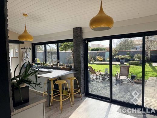 Luxury home in Saint-Xandre, Charente-Maritime