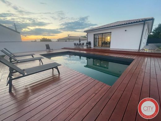 Luxury home in Loupes, Gironde