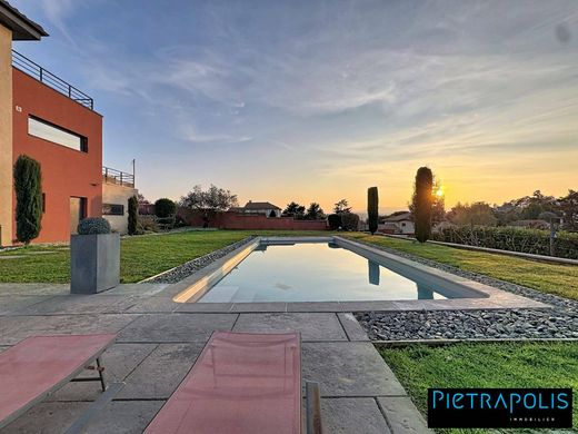 Luxury home in Saint-Genis-Laval, Rhône