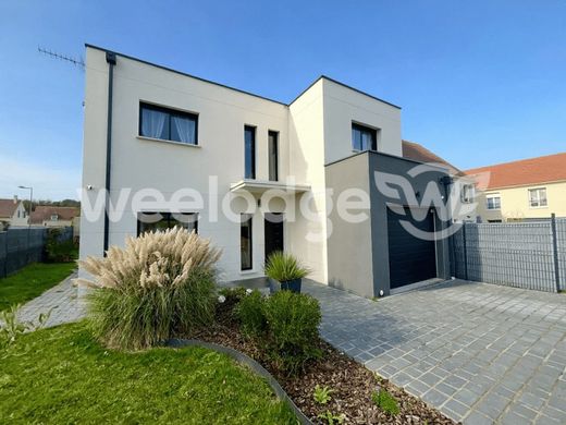 Casa di lusso a Jouy-le-Moutier, Val d'Oise
