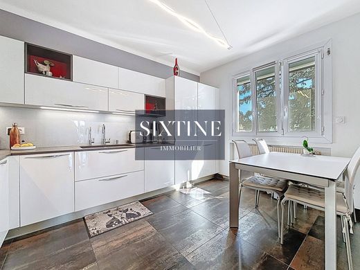 Luxus-Haus in Les Côtes-d'Arey, Isère