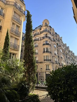 Apartment in Motte-Picquet, Commerce, Necker, Paris