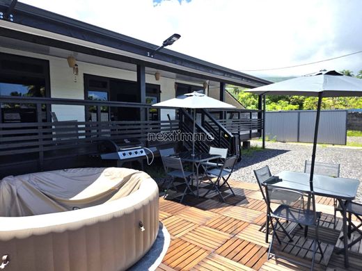 Luxury home in Papeari