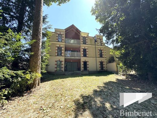 Apartment / Etagenwohnung in Olivet, Loiret