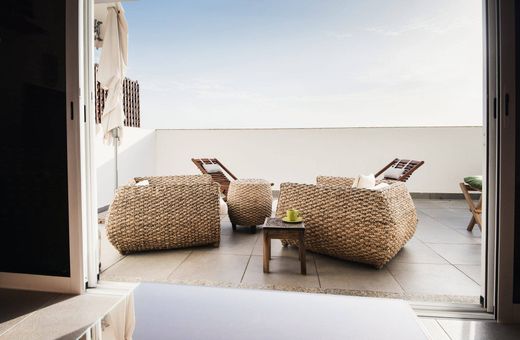 Apartment / Etagenwohnung in Puteaux, Hauts-de-Seine