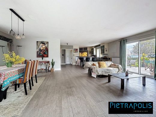 Luxury home in Saint-Laurent-d'Agny, Rhône