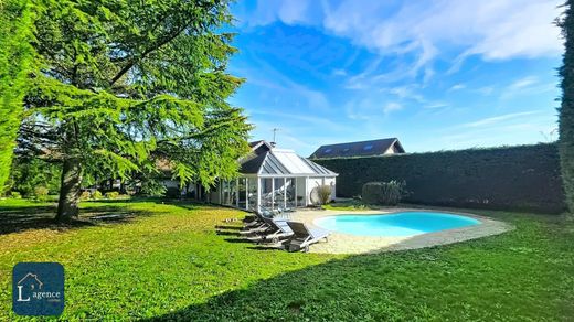 Luxury home in Cessy, Ain