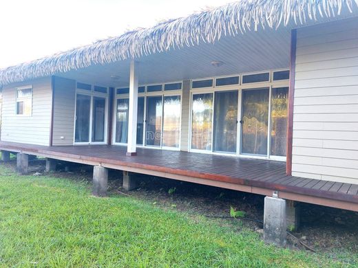 Luxury home in Tahiti