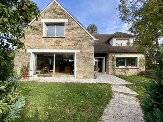 Casa di lusso a La Celle-Saint-Cloud, Yvelines