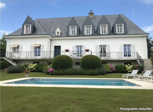 Luxury home in Saint-Cyr-sur-Loire, Indre and Loire