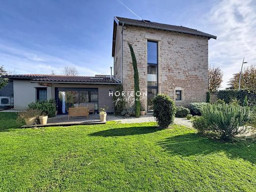 Элитный дом, Charnay-lès-Mâcon, Saône-et-Loire