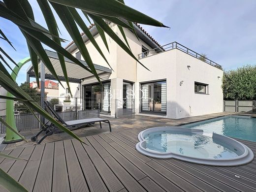 Luxus-Haus in Le Soler, Pyrénées-Orientales