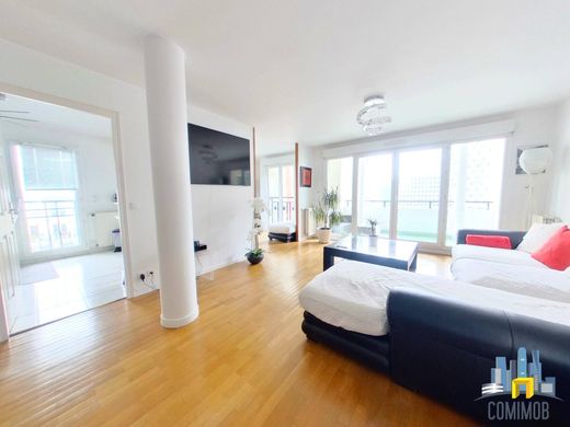 Appartement in Courbevoie, Hauts-de-Seine