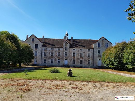 Zamek w Arc-en-Barrois, Haute-Marne