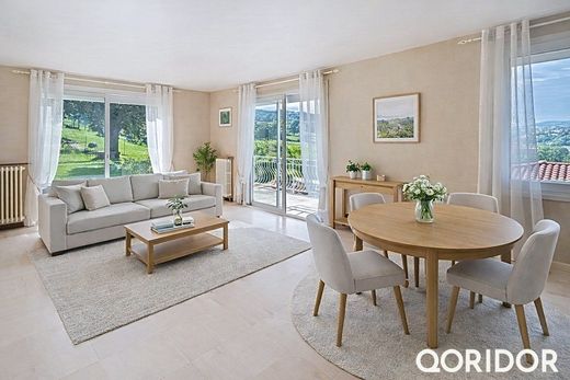 Luxury home in Éveux, Rhône