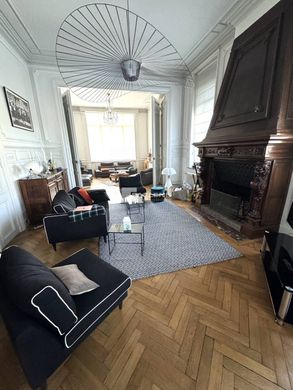 Luxe woning in Valenciennes, North