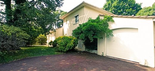 Элитный дом, Saint-Aubin-de-Médoc, Gironde
