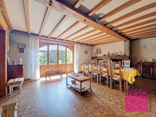 Luxe woning in Cranves-Sales, Haute-Savoie
