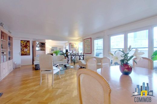 Apartment in Courbevoie, Hauts-de-Seine